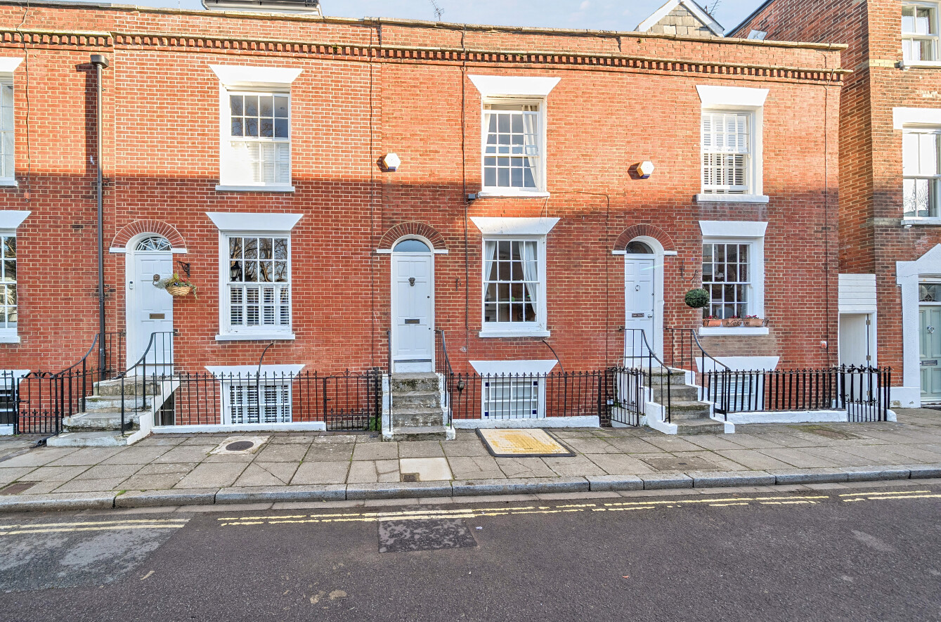5 bedroom  terraced house for sale