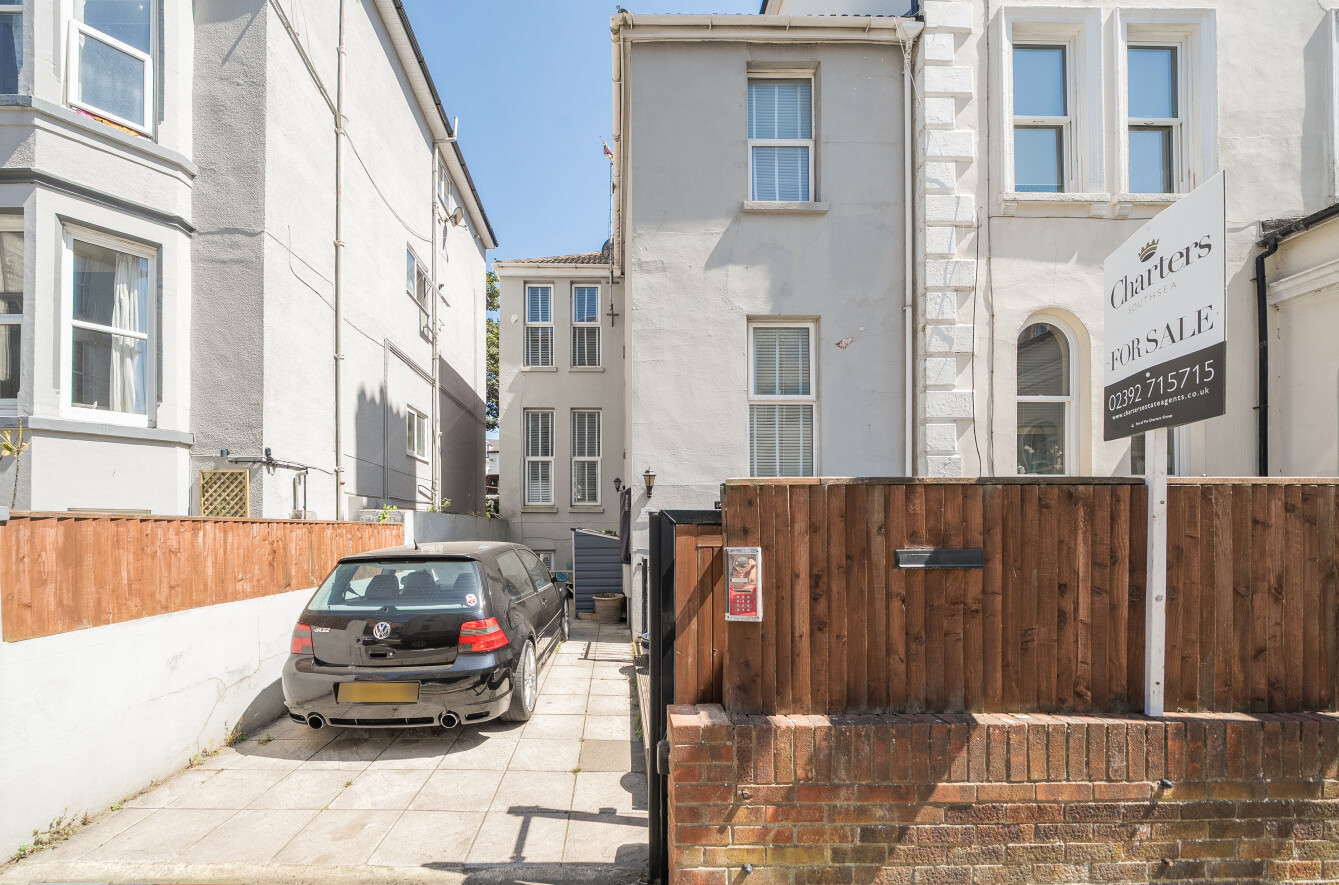 4 bedroom  semi-detached house for sale