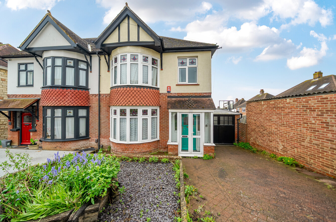3 bedroom semi-detached house for sale