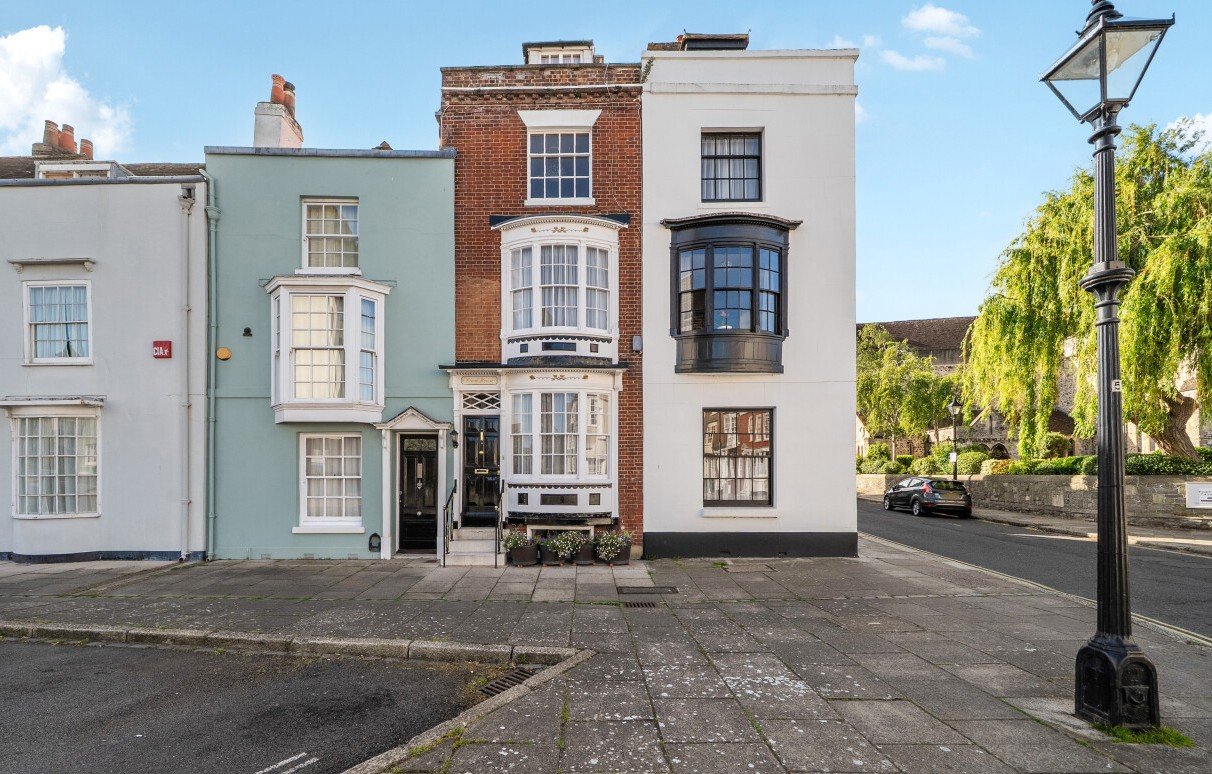4 bedroom terraced house for sale
