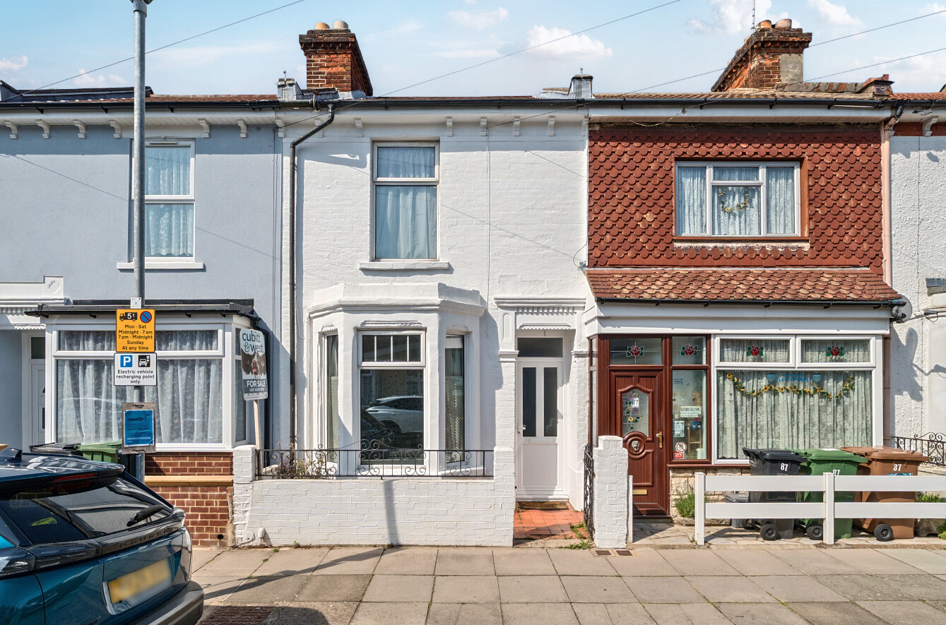 3 bedroom  terraced house for sale