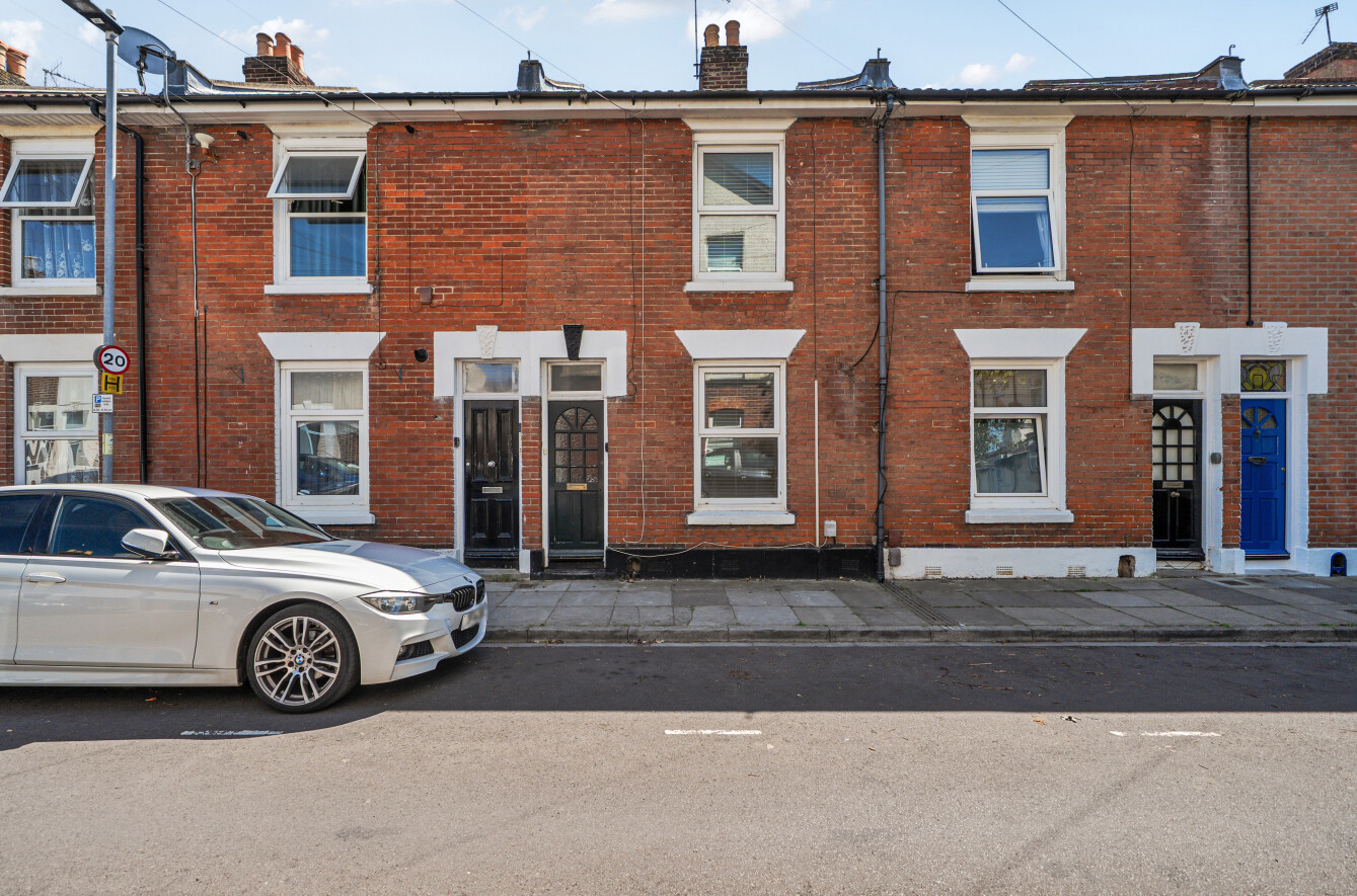 3 bedroom  terraced house for sale