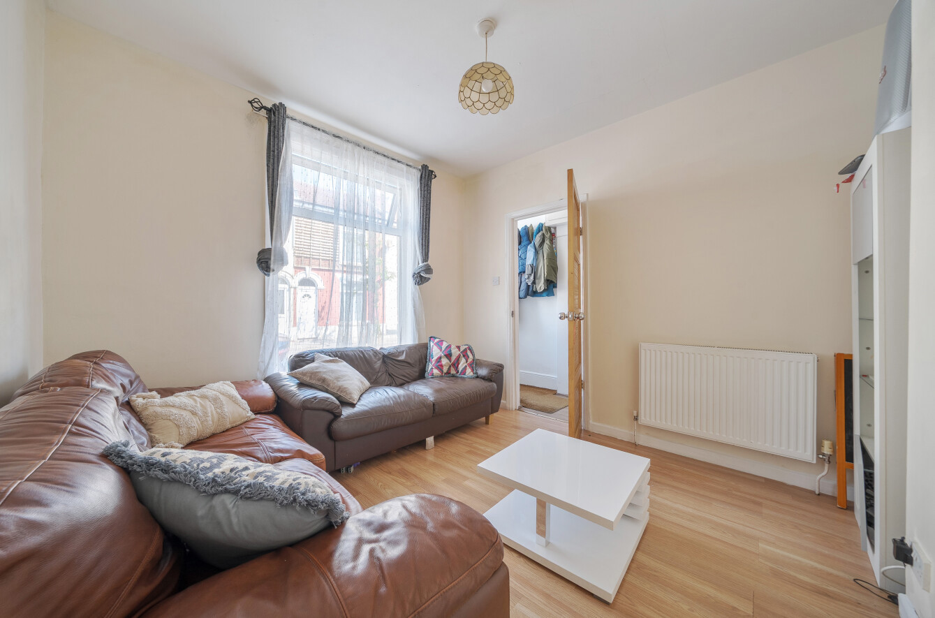 3 bedroom  terraced house for sale