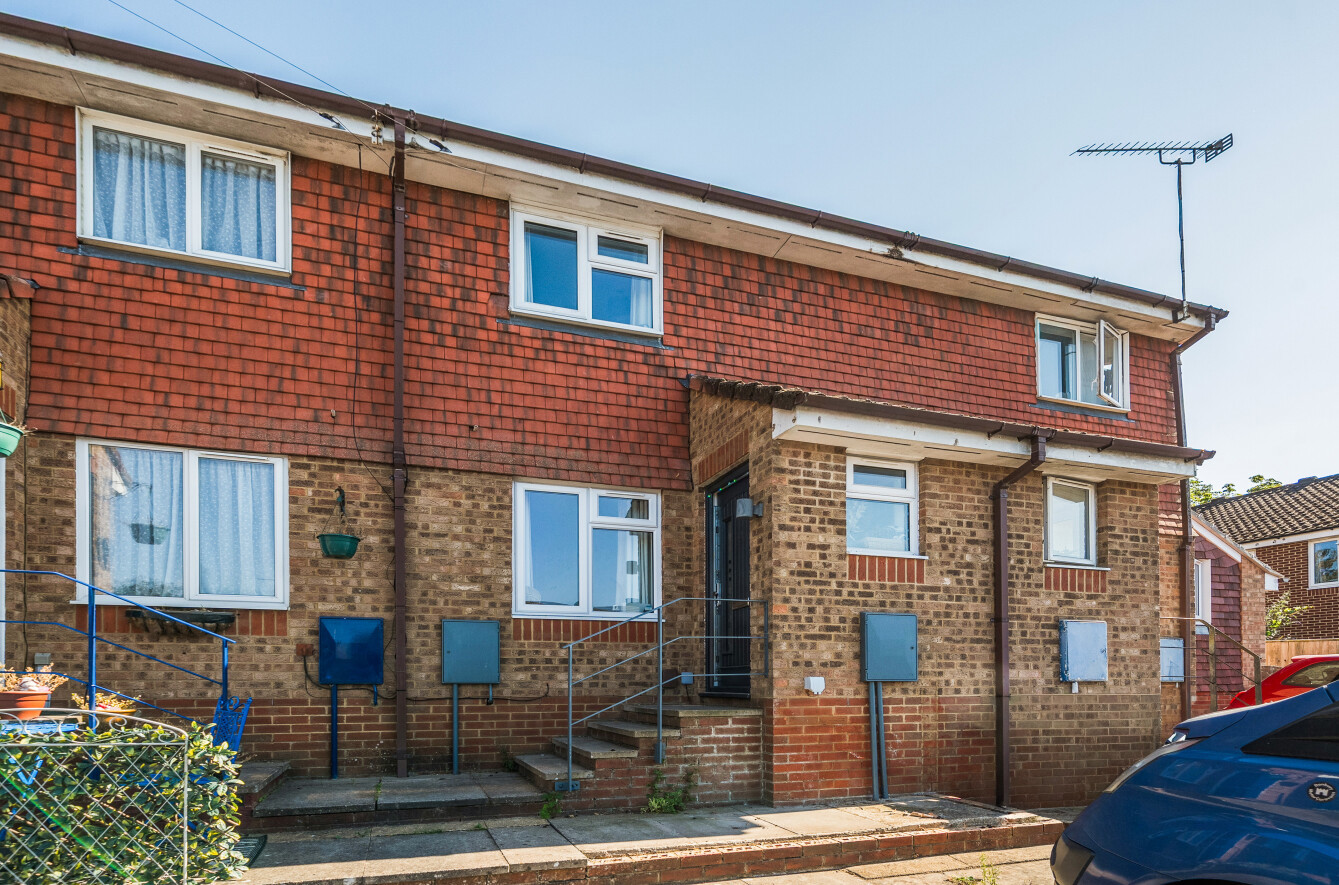 2 bedroom  terraced house for sale