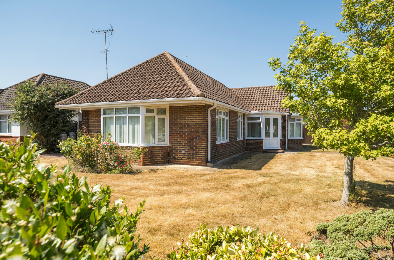 2 bedroom  detached bungalow for sale