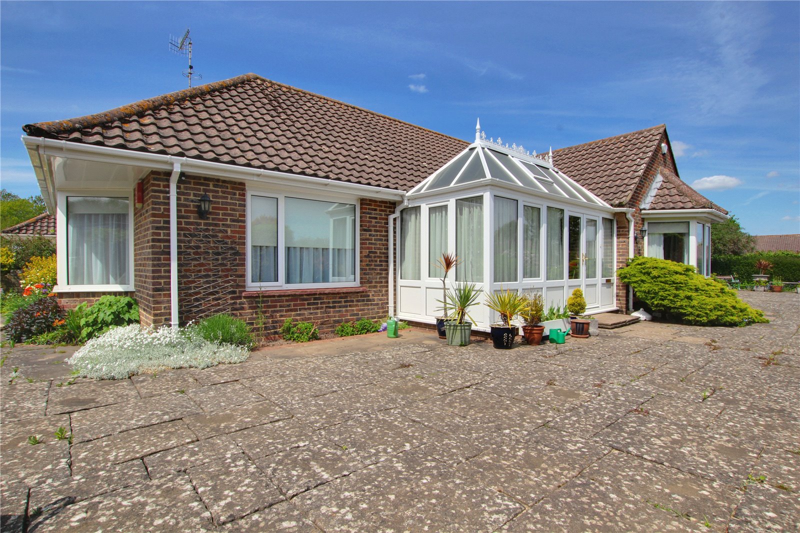 2 bedroom detached bungalow for sale