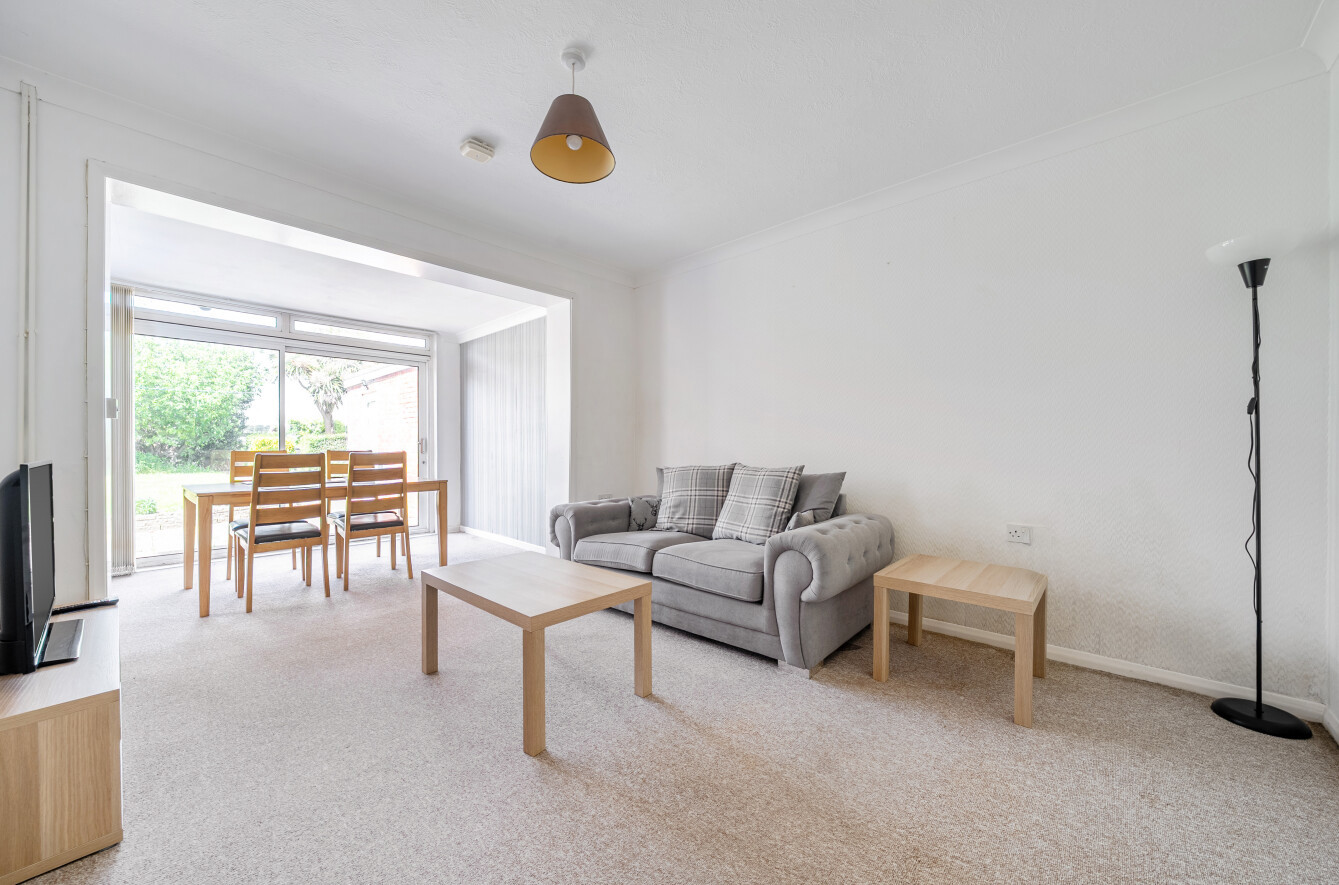 2 bedroom detached bungalow for sale