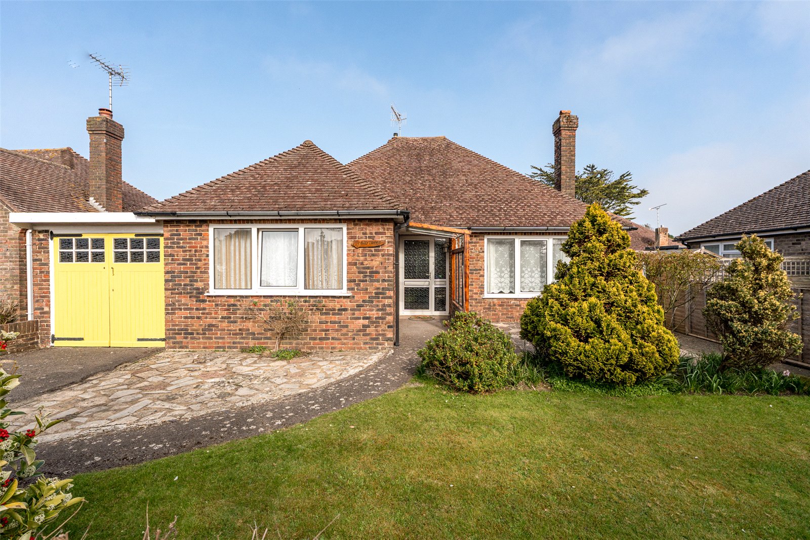 2 bedroom detached bungalow for sale