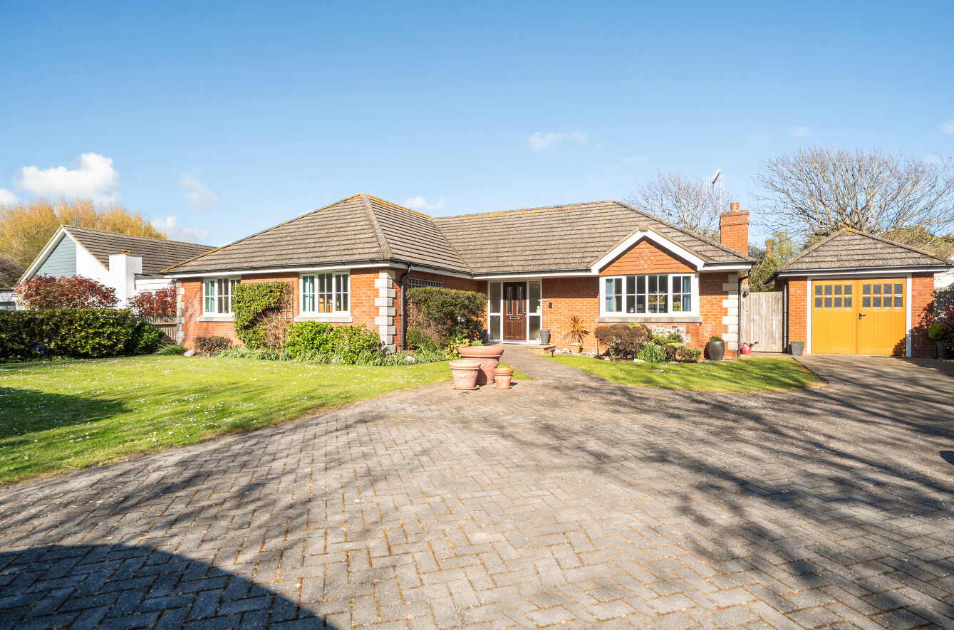 3 bedroom detached bungalow for sale