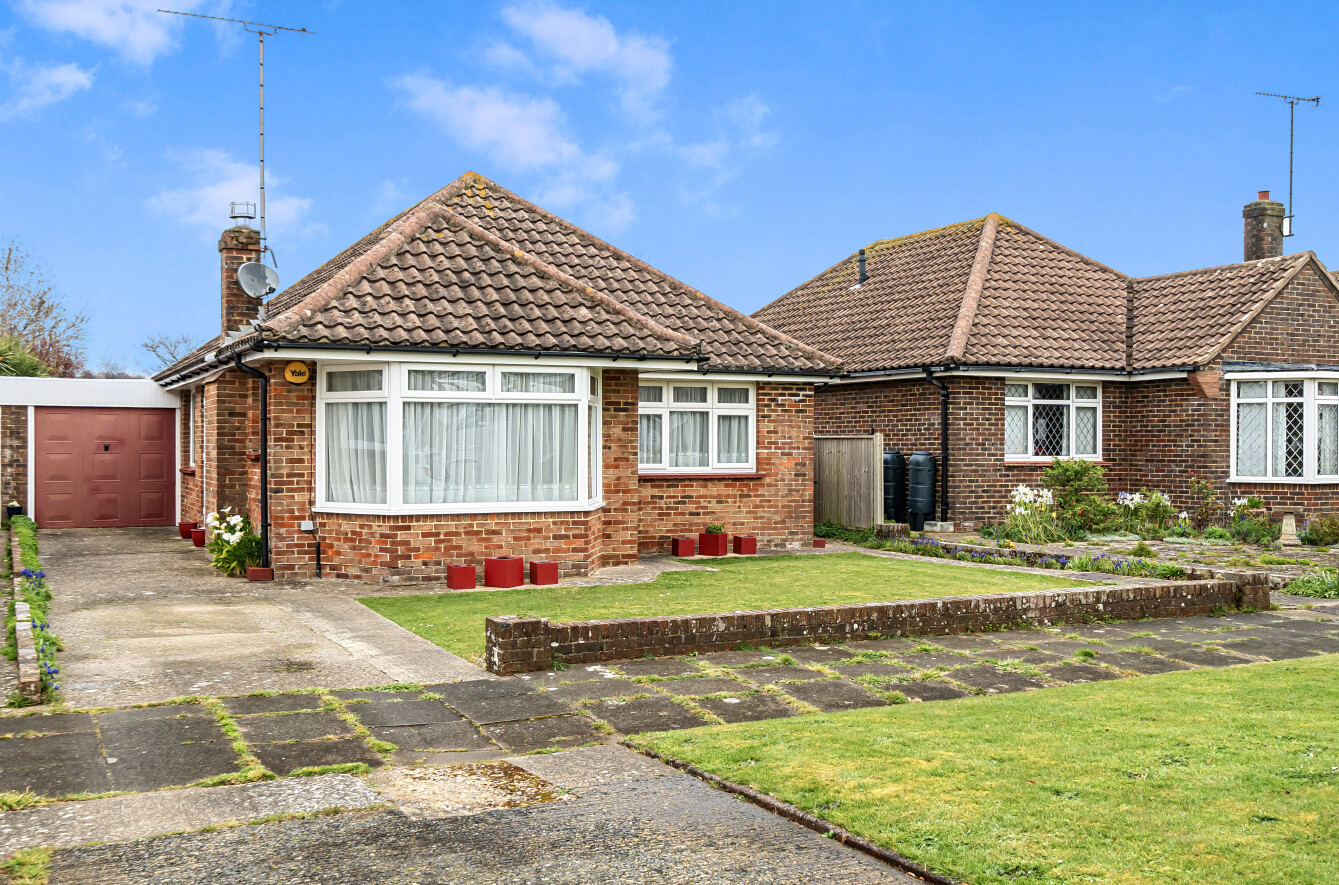 2 bedroom detached bungalow for sale