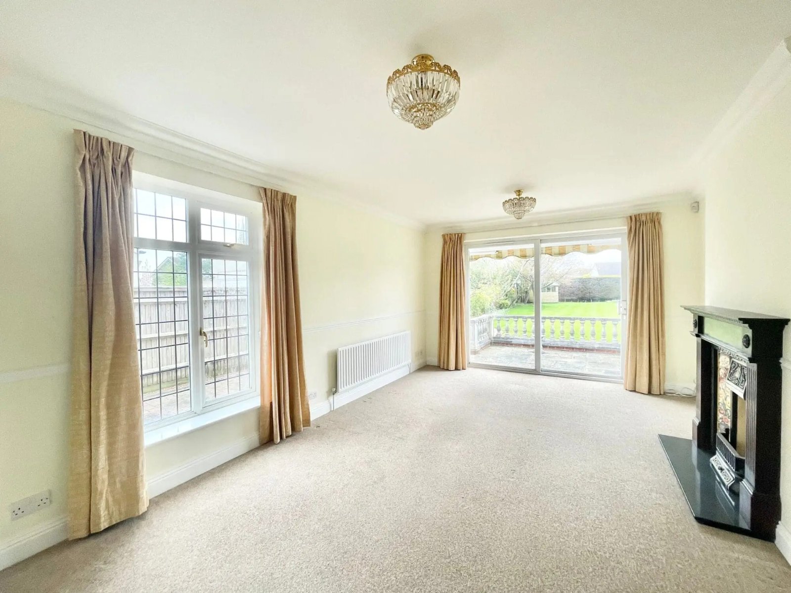 5 bedroom  detached house for sale