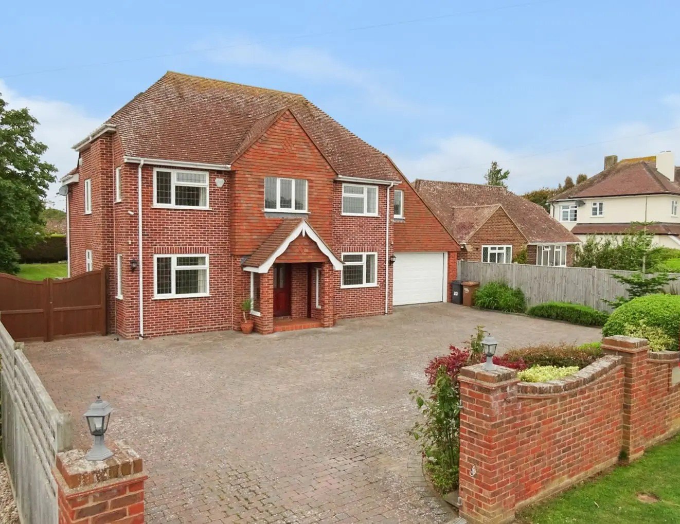5 bedroom  detached house for sale