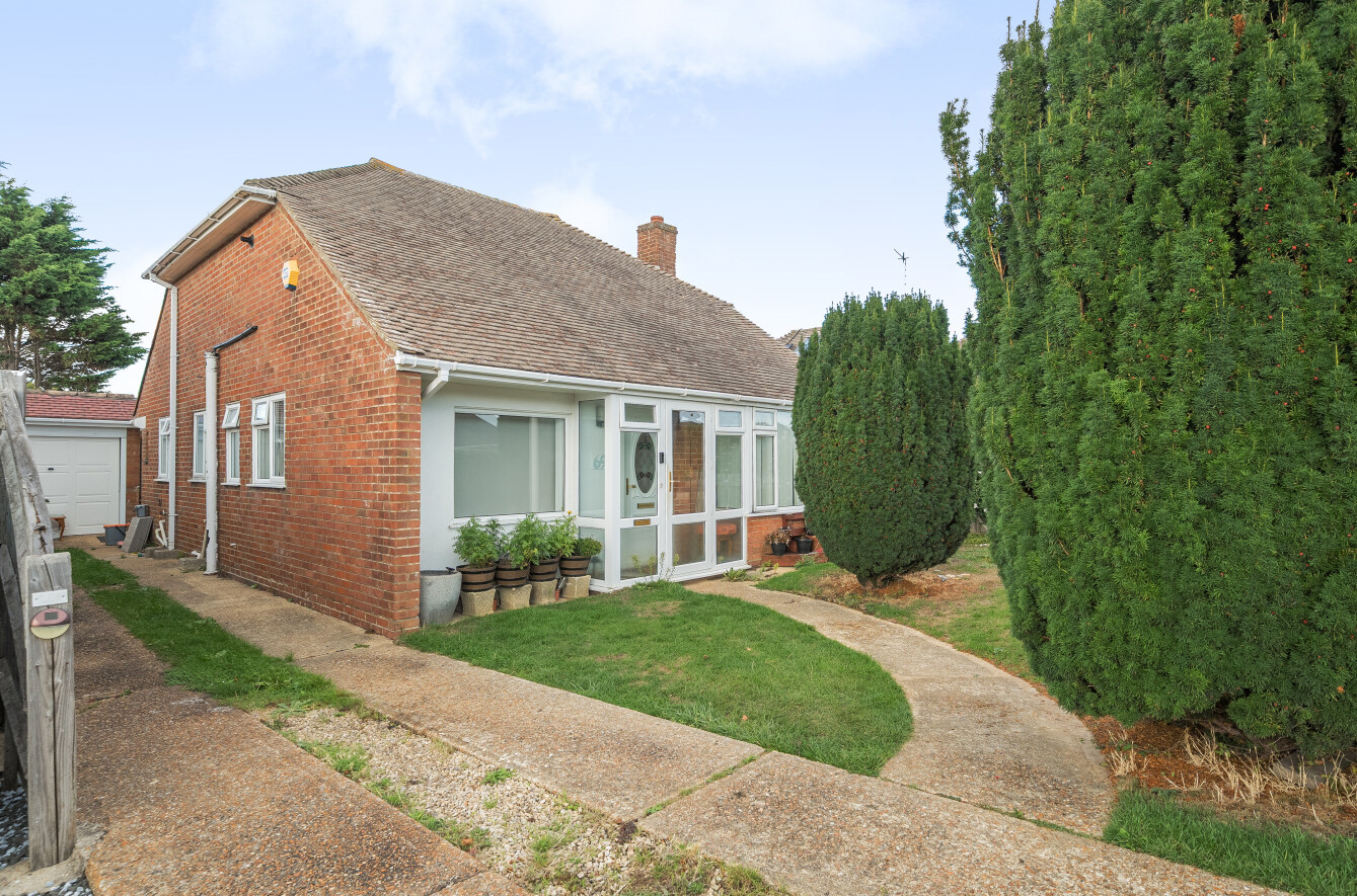 2 bedroom  detached bungalow for sale