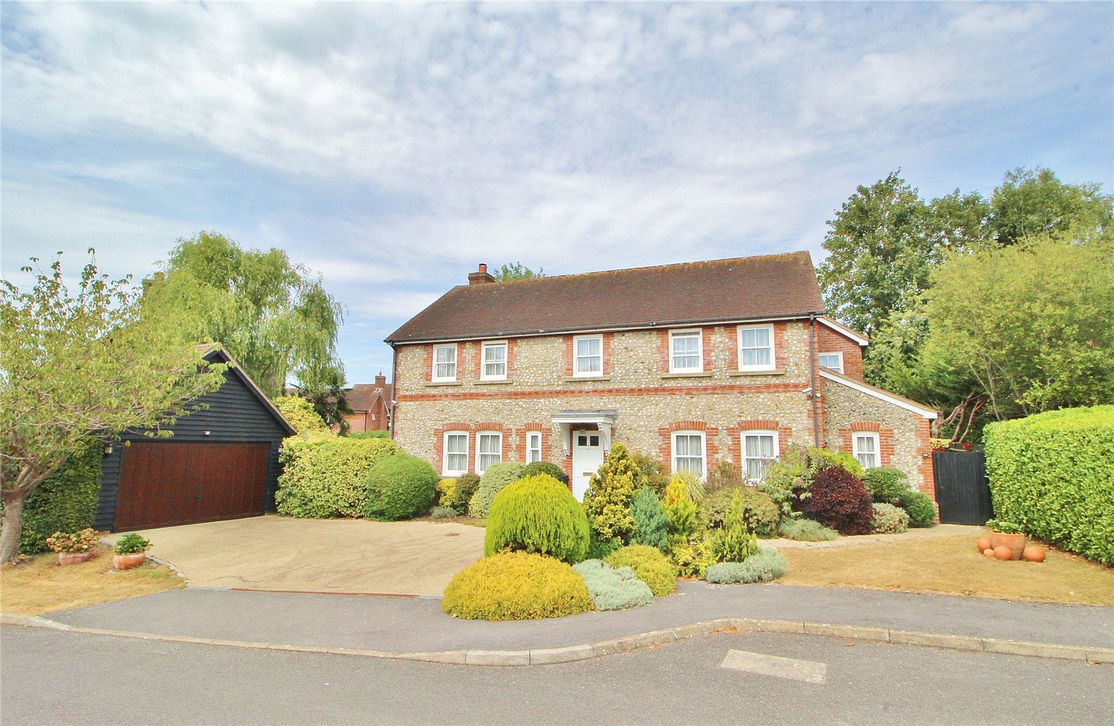 5 bedroom  detached house for sale
