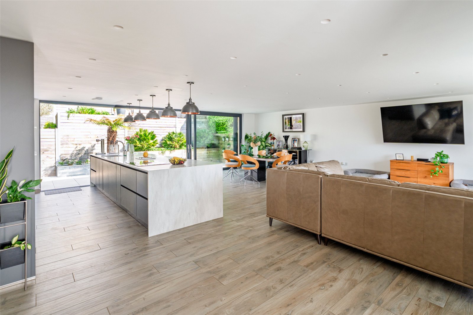 2 bedroom detached house for sale
