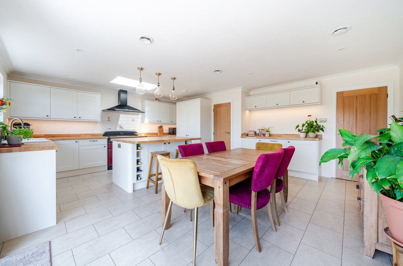 2 bedroom  detached bungalow for sale