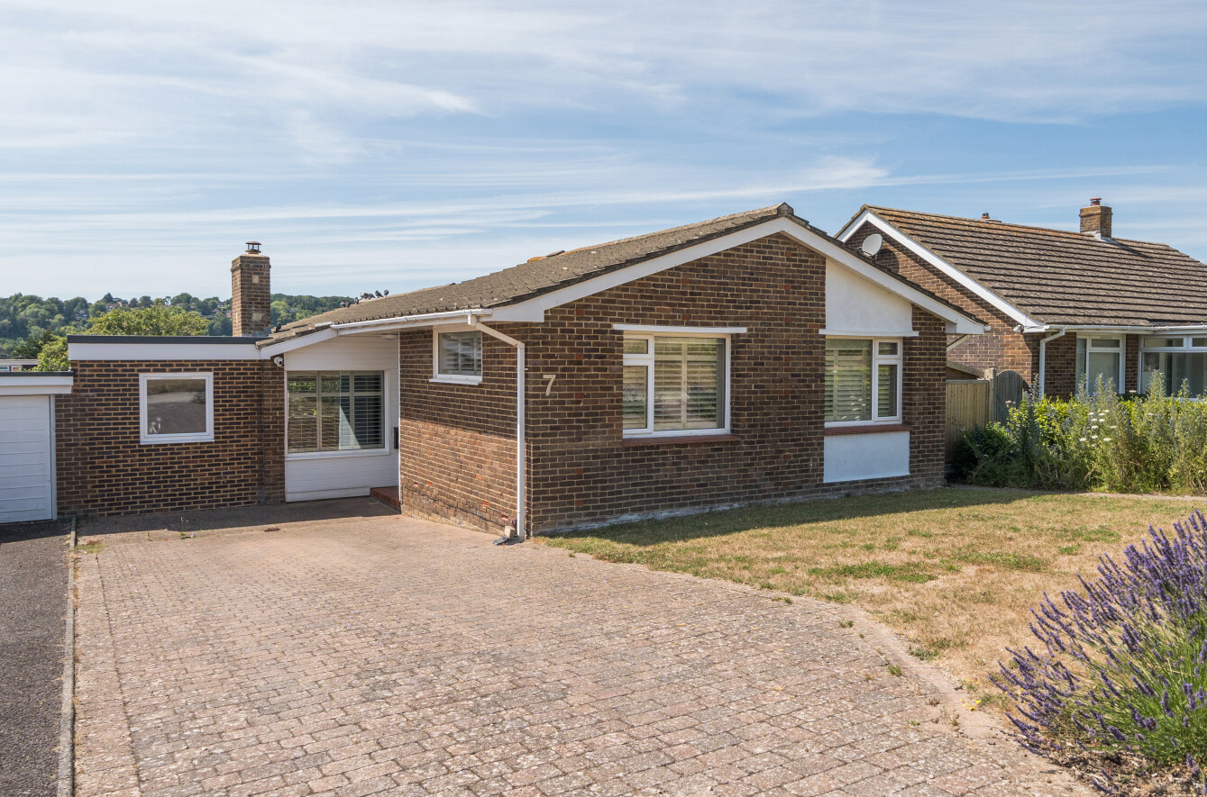 2 bedroom  detached bungalow for sale