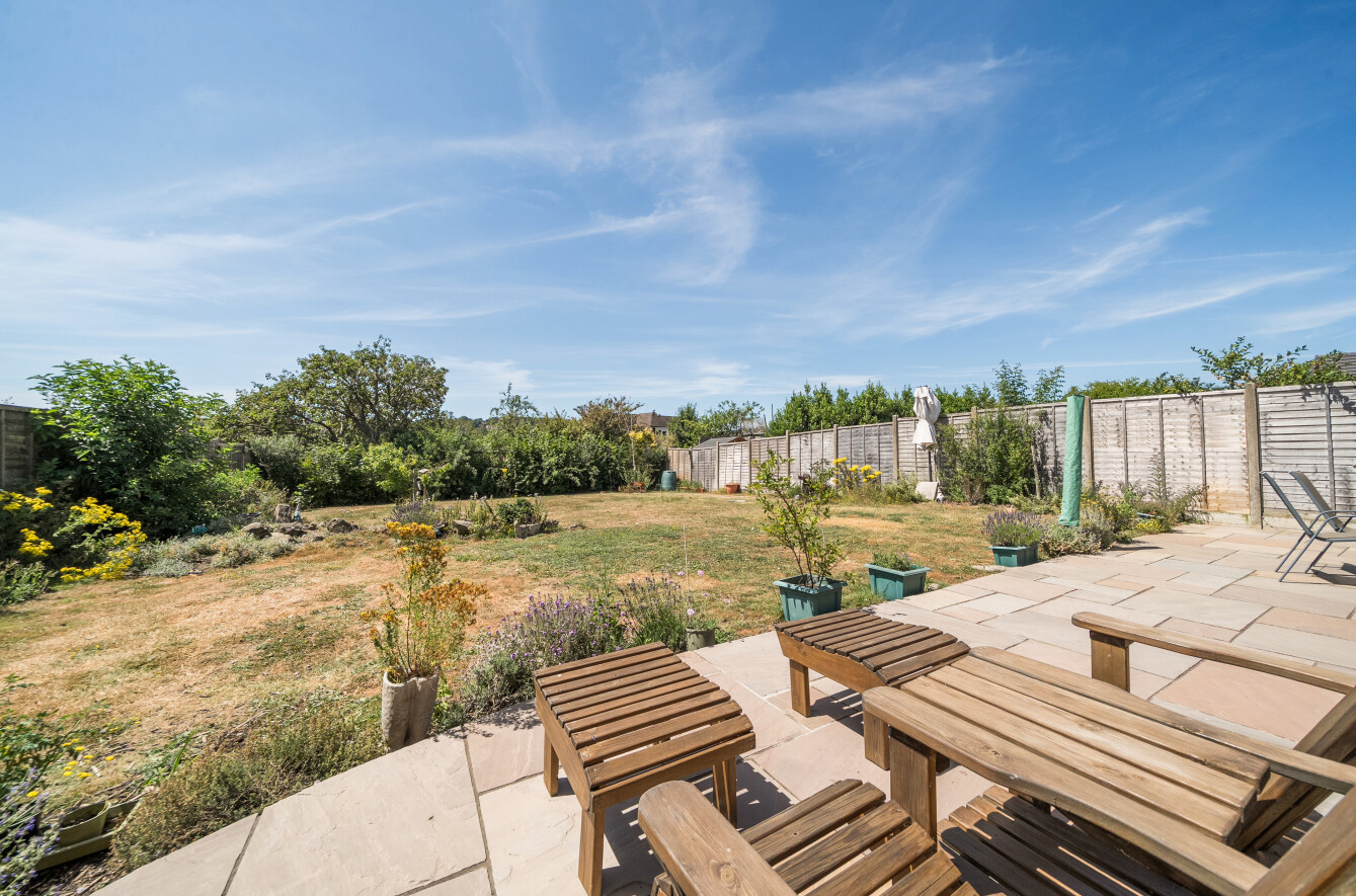 2 bedroom detached bungalow for sale