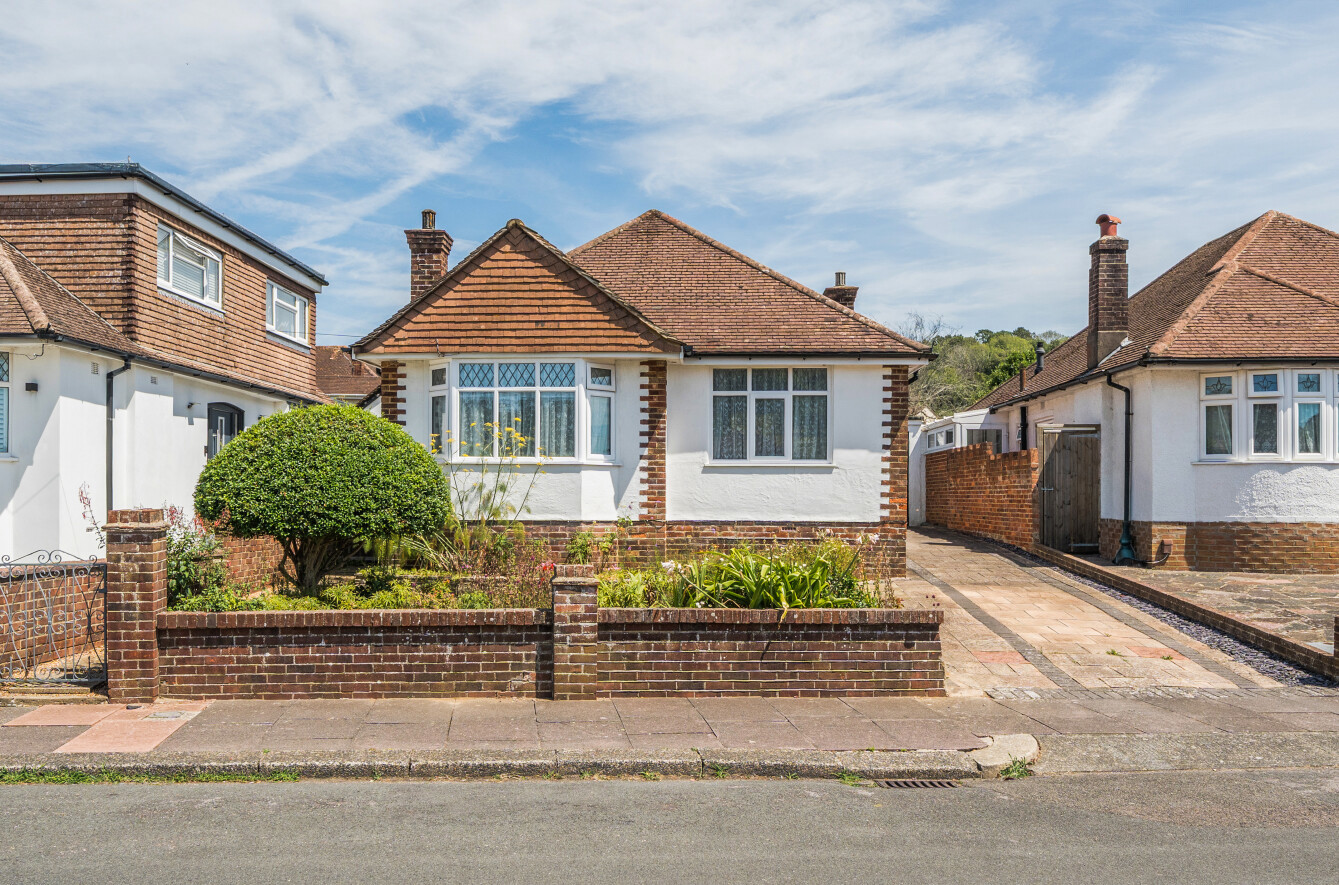 2 bedroom detached bungalow for sale