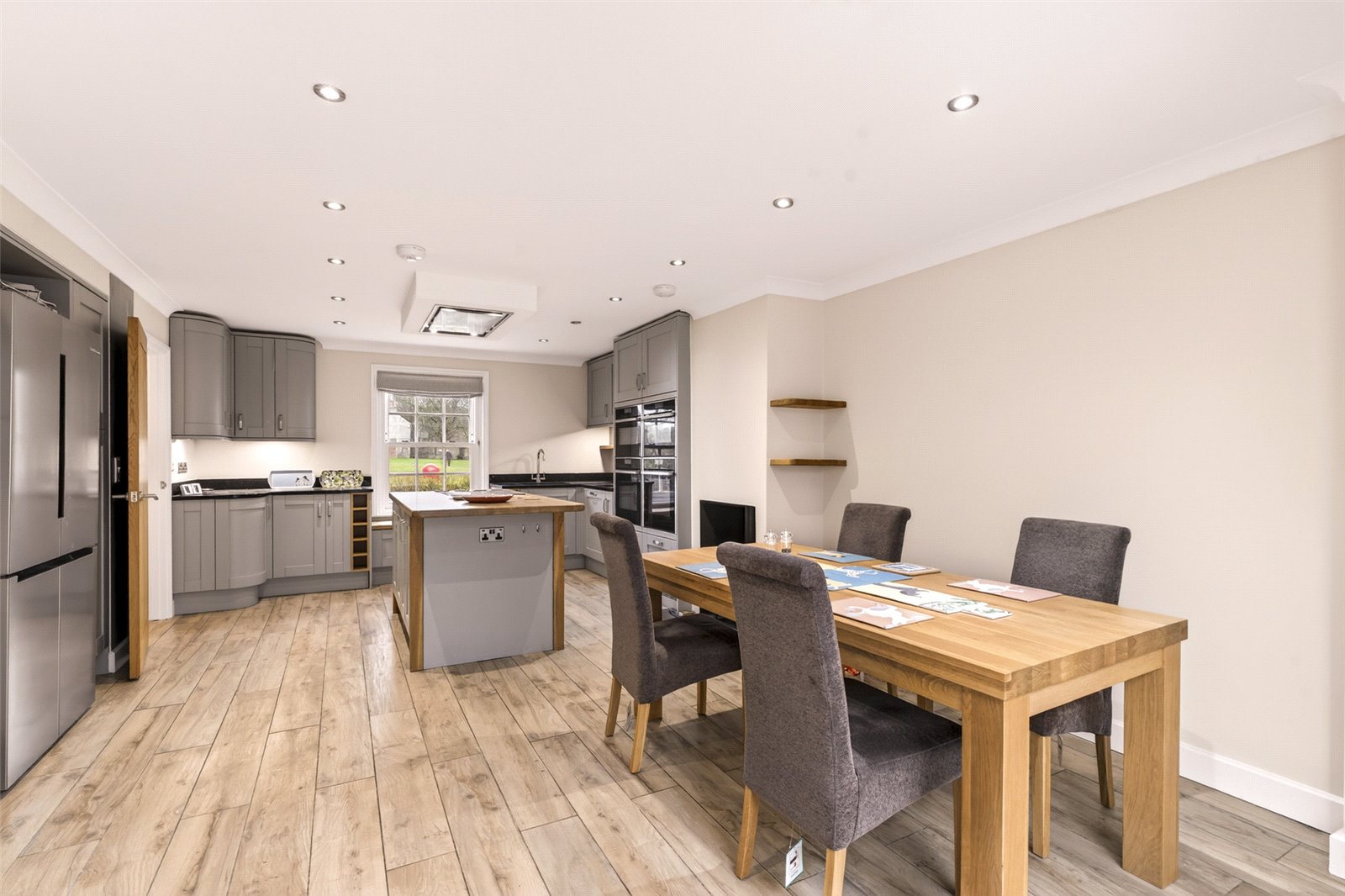 4 bedroom  detached house for sale