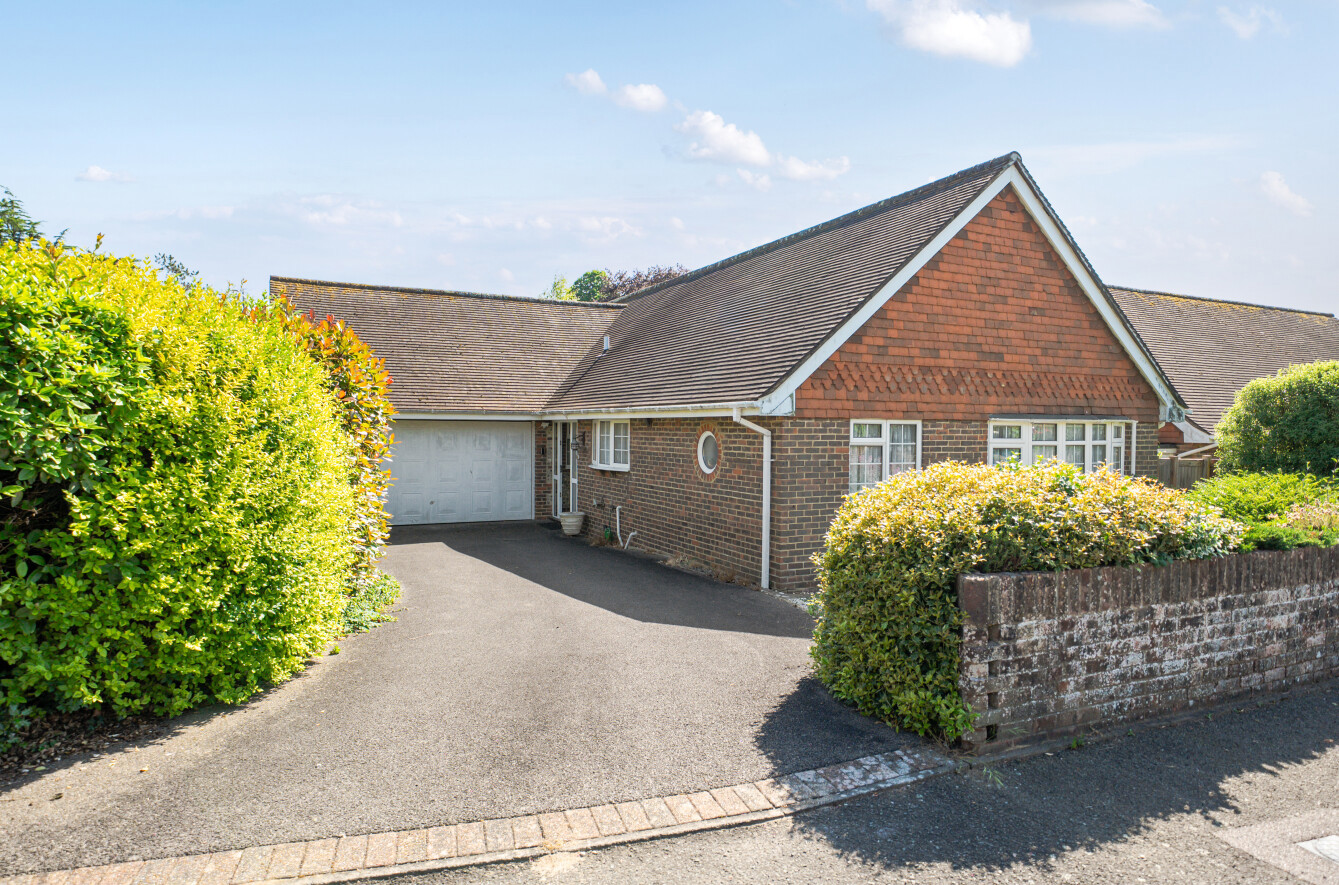 2 bedroom  detached bungalow for sale
