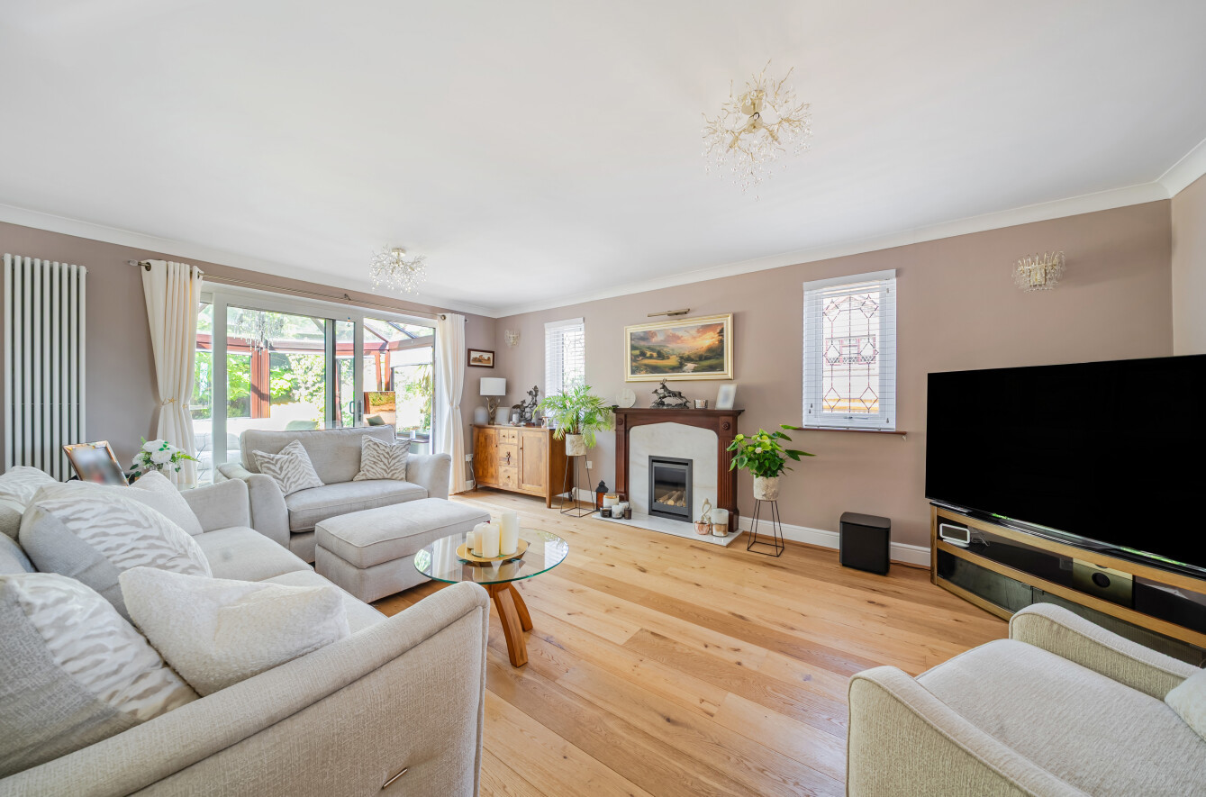 5 bedroom detached house for sale