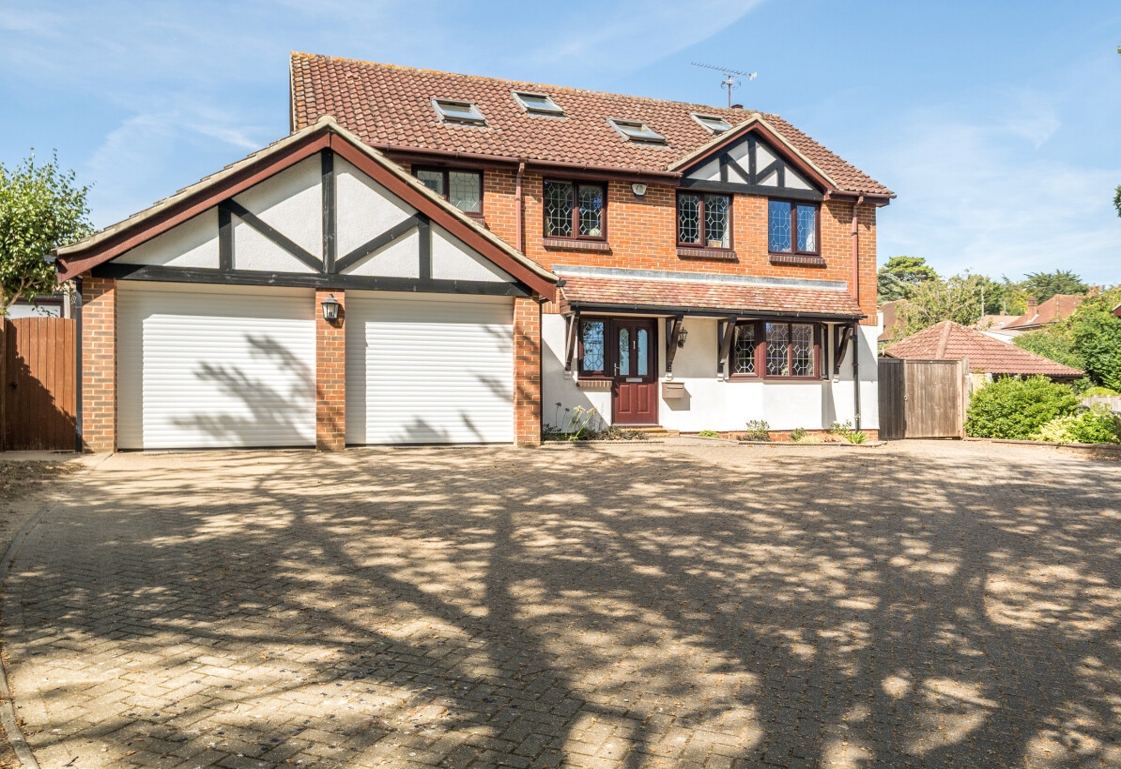 5 bedroom  detached house for sale