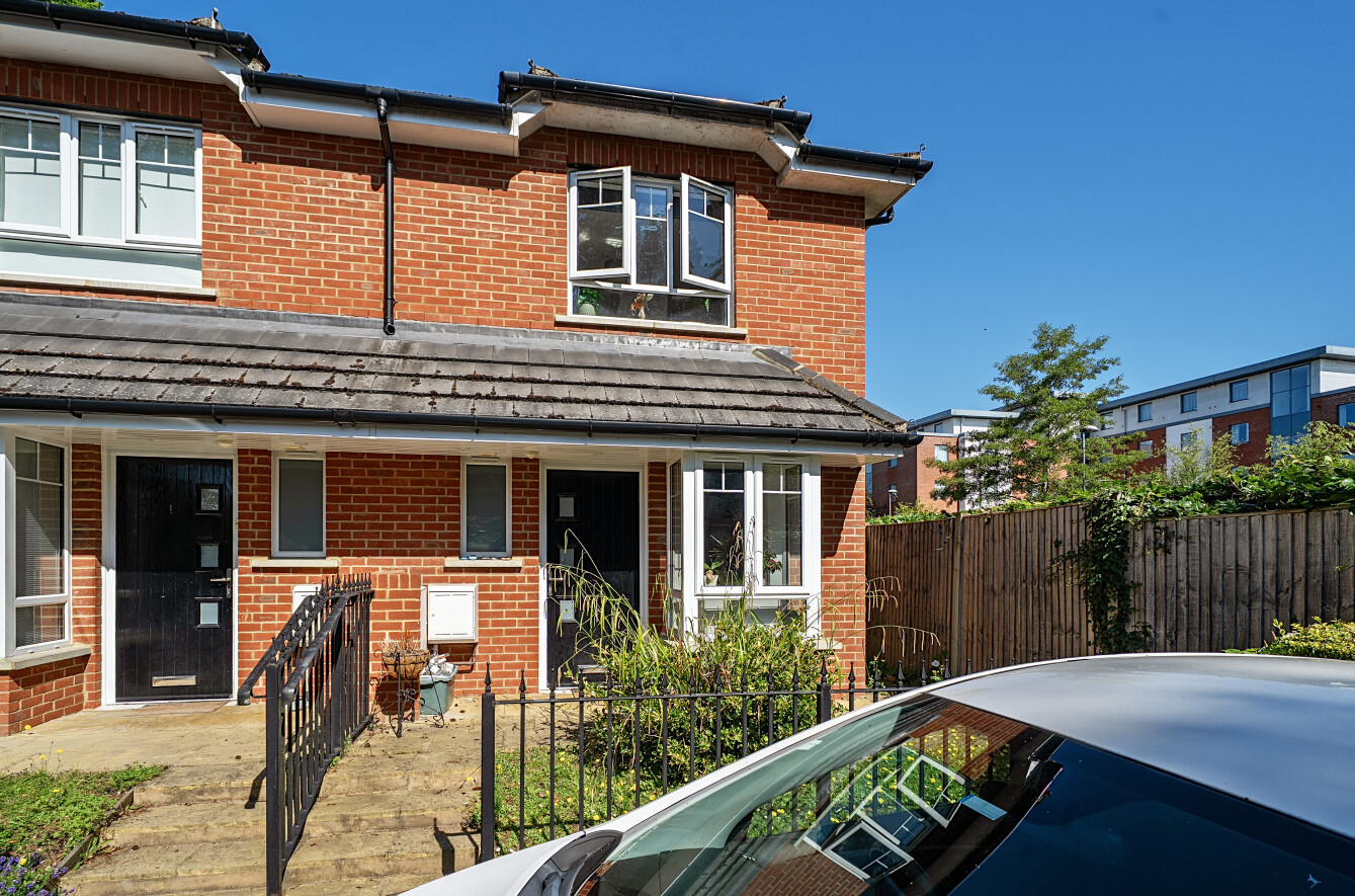 2 bedroom  semi-detached house for sale