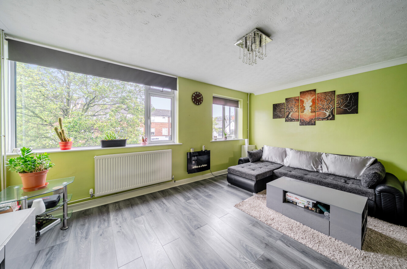 3 bedroom maisonette for sale