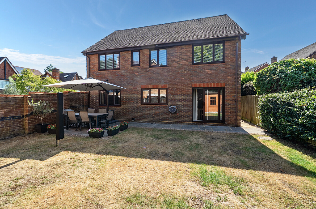 5 bedroom  detached house for sale
