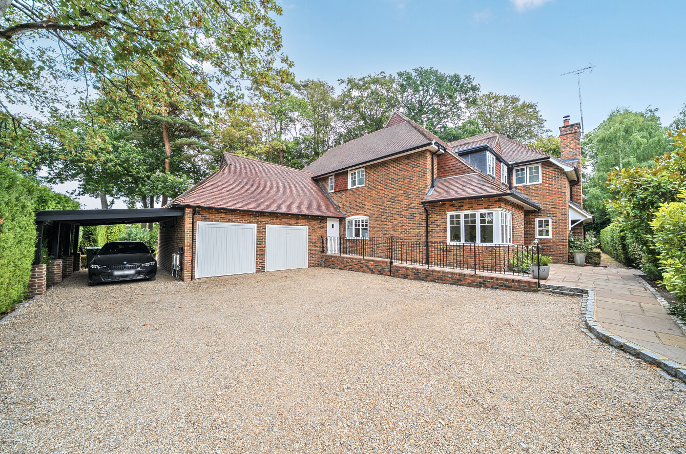 5 bedroom  detached house for sale