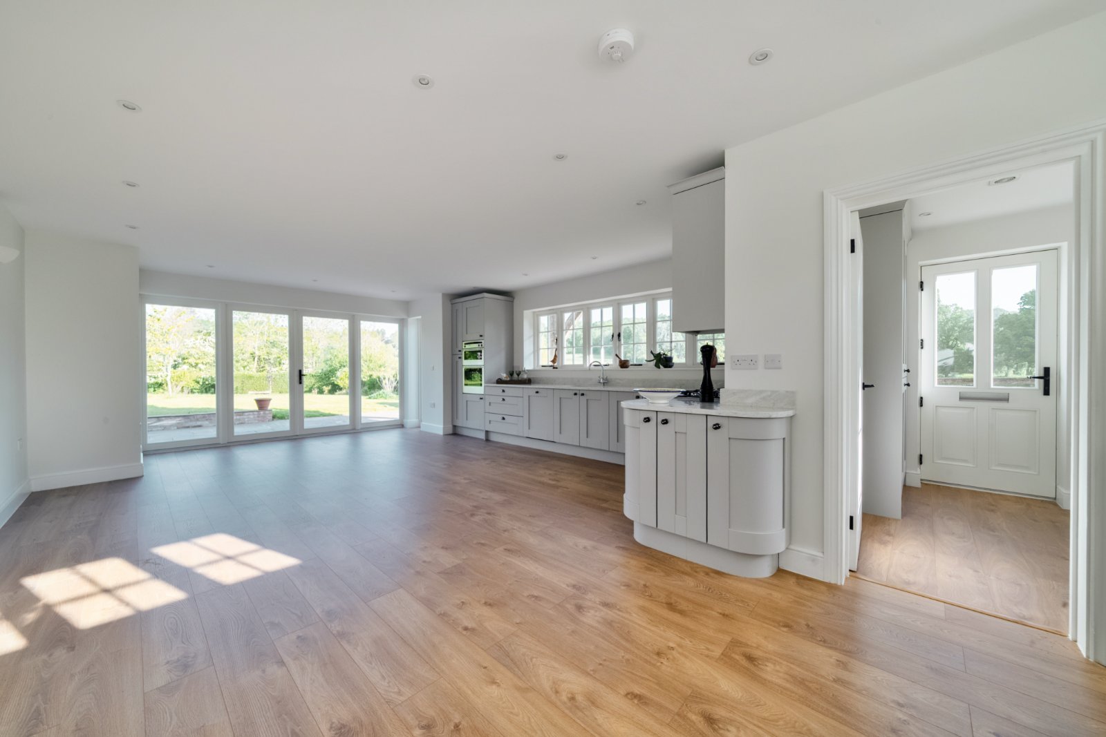 4 bedroom  detached house to rent