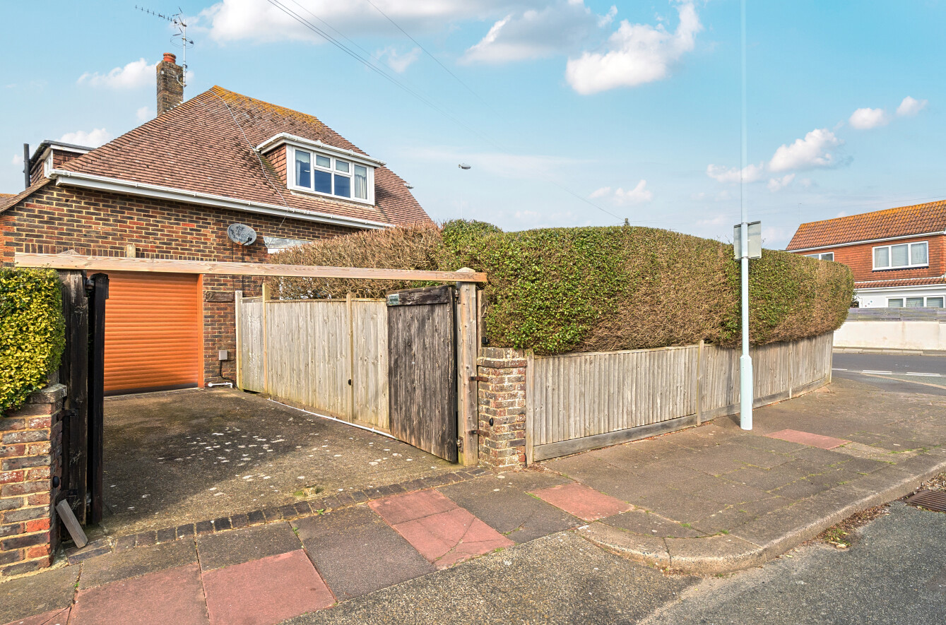 2 bedroom  detached bungalow for sale