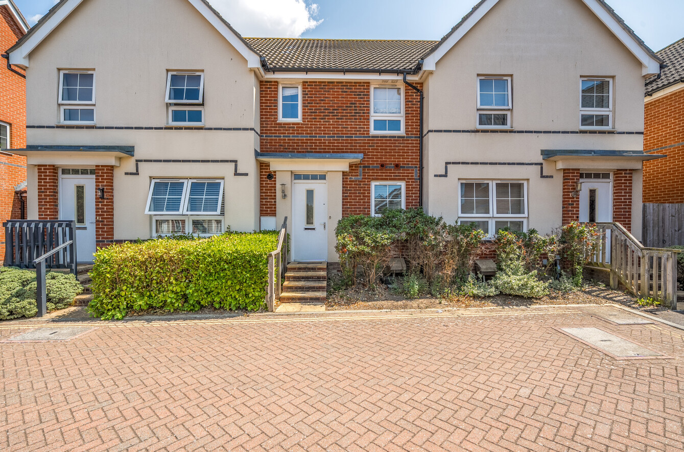 2 bedroom  terraced house for sale