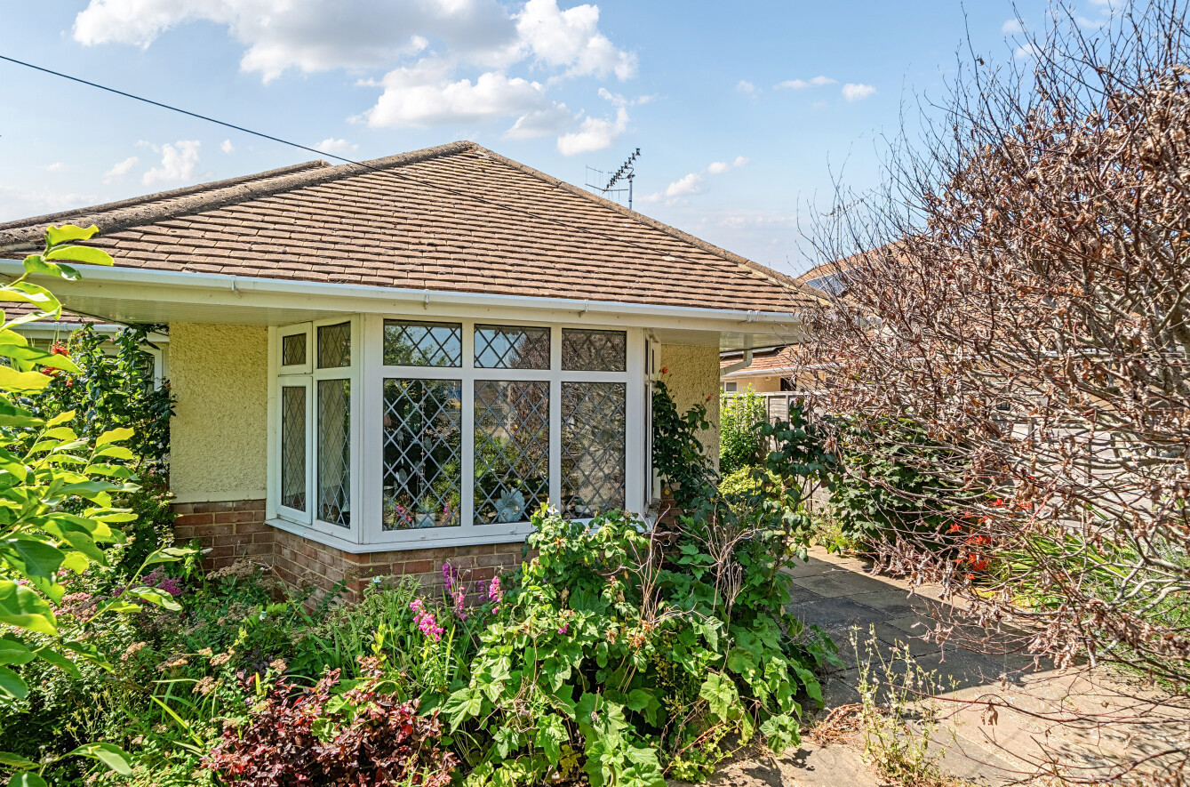 2 bedroom  detached bungalow for sale