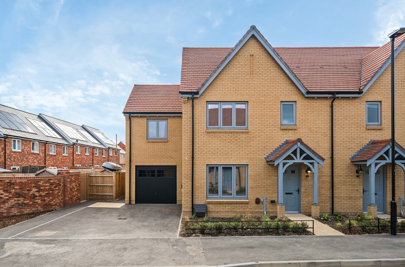 4 bedroom semi-detached house for sale