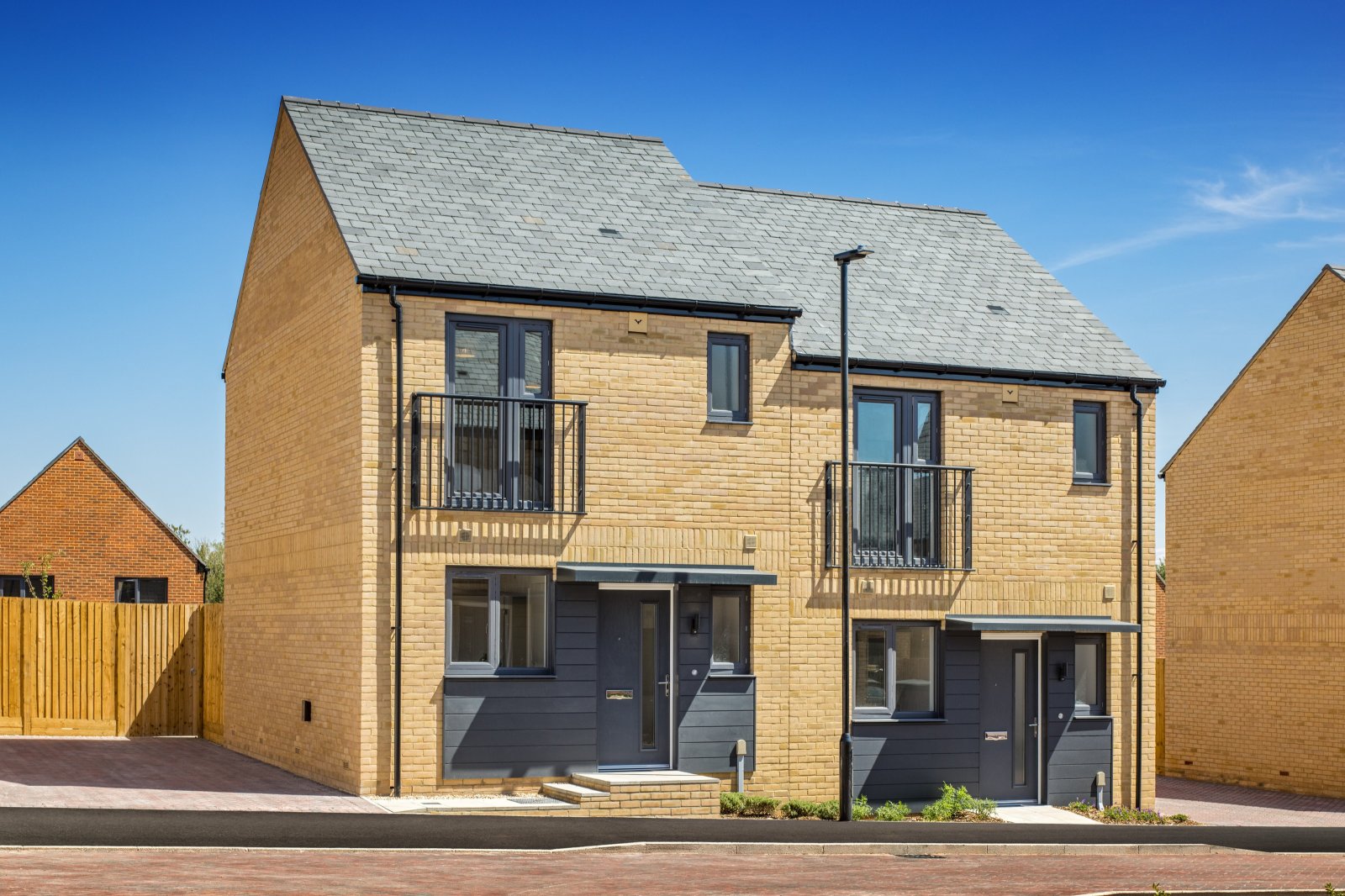 2 bedroom  semi-detached house for sale