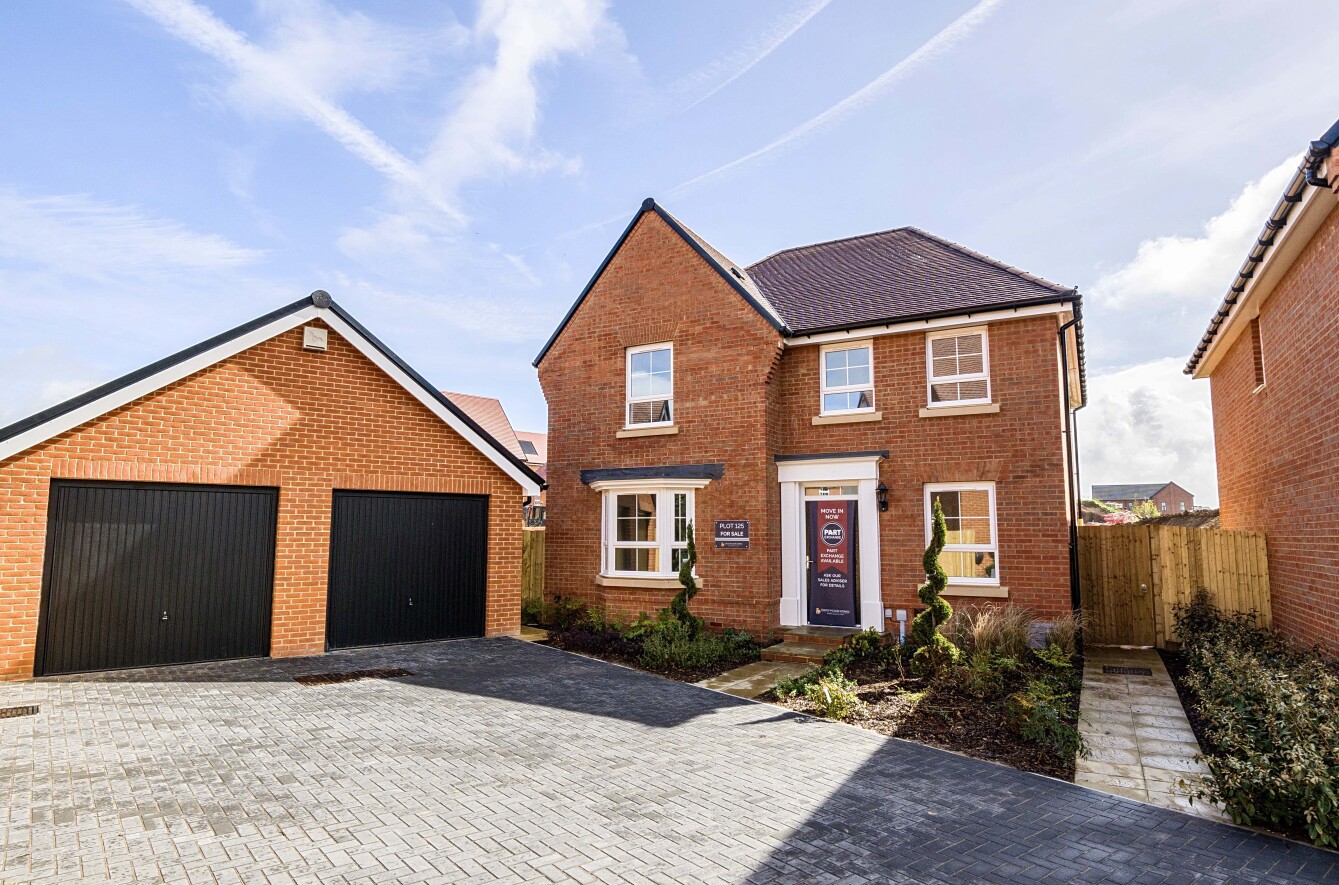 4 bedroom detached house for sale