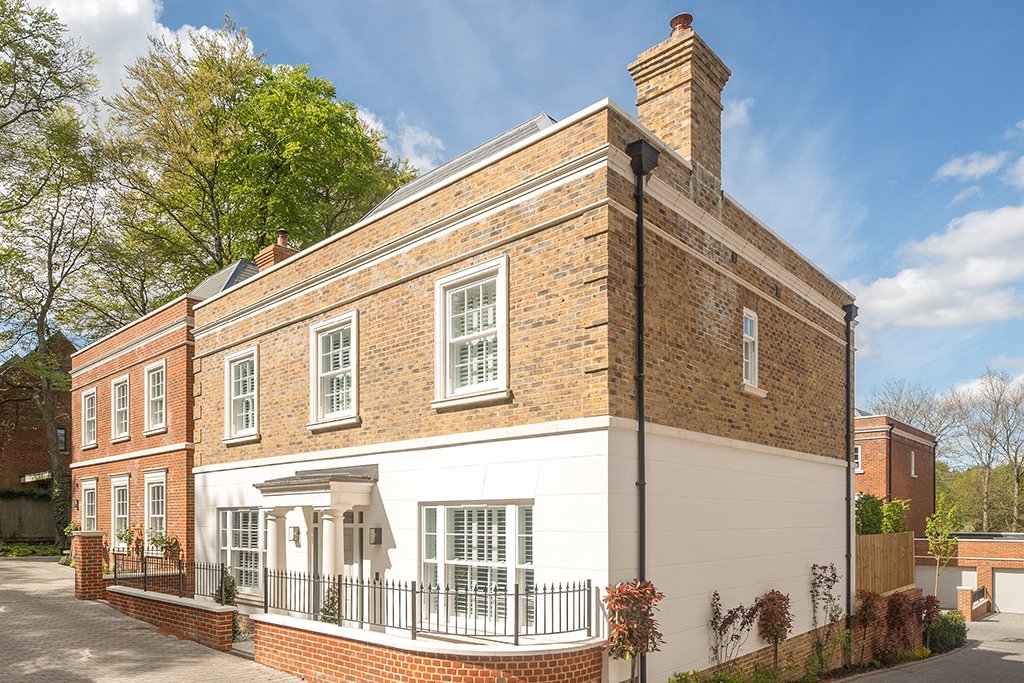 4 bedroom  detached house for sale
