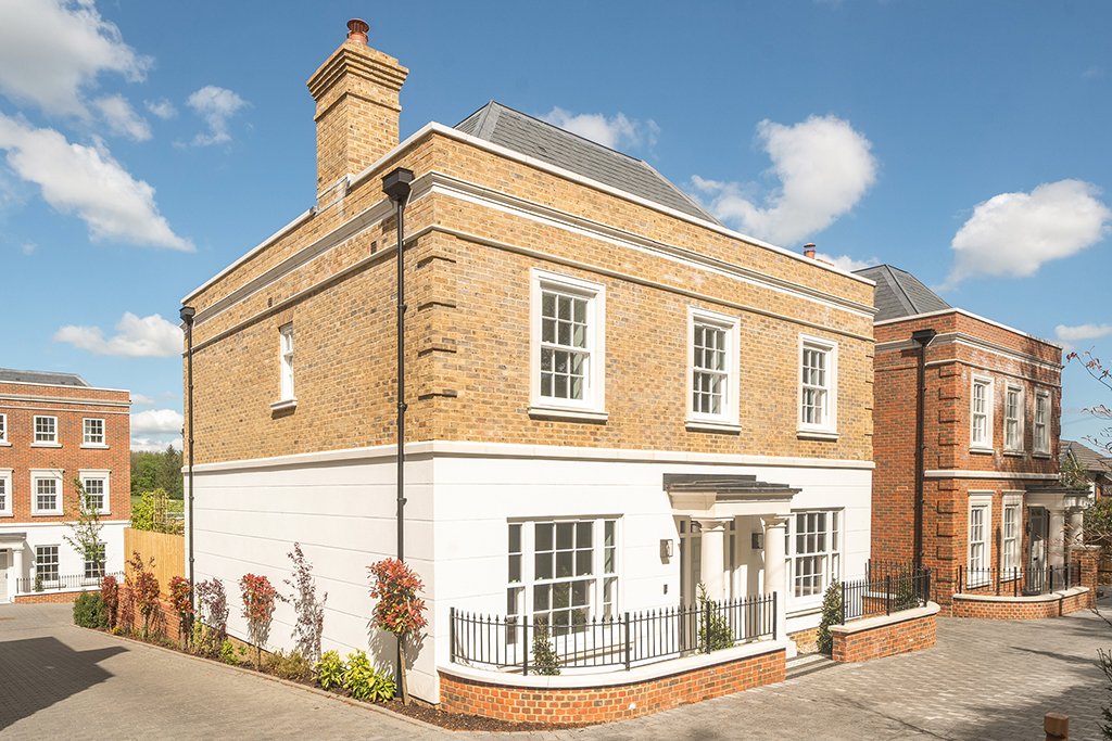 4 bedroom  detached house for sale