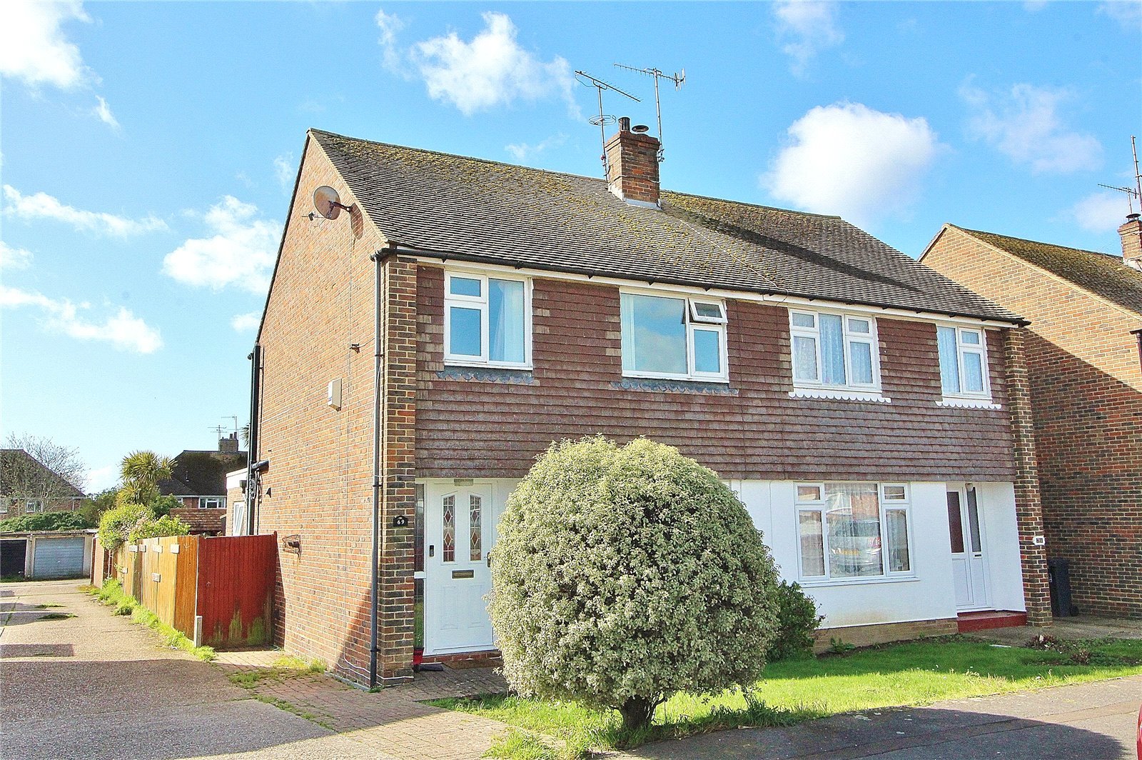 3 bedroom  semi-detached house for sale