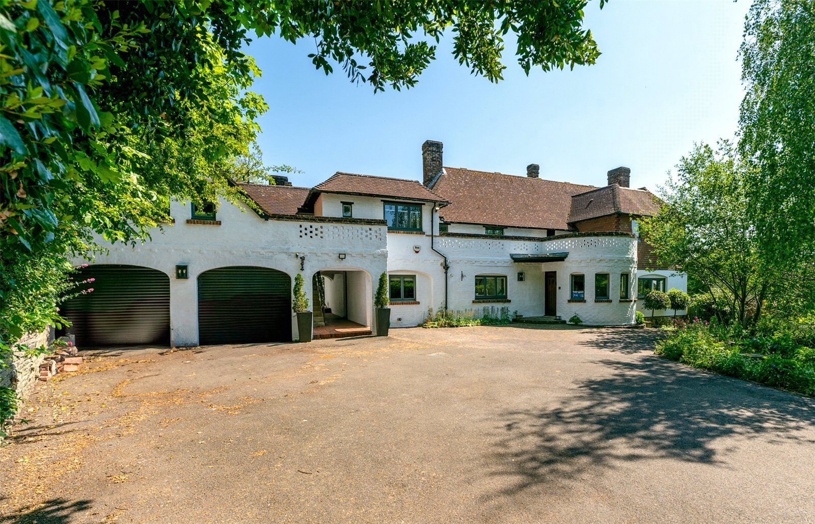 5 bedroom  detached house for sale