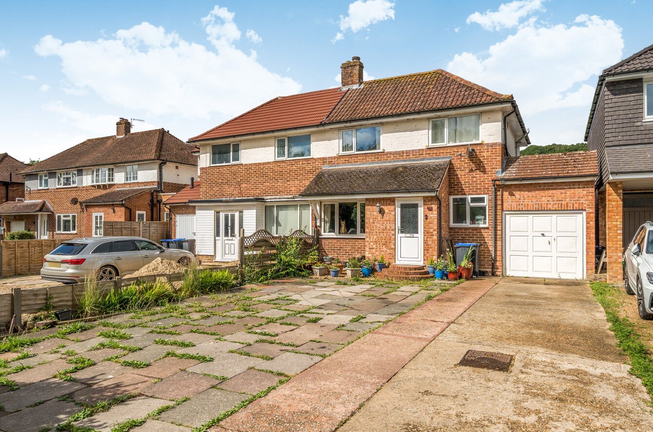 3 bedroom  semi-detached house for sale