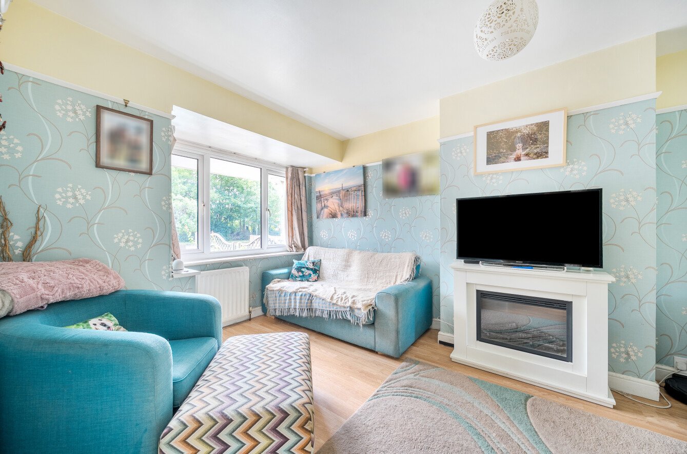 3 bedroom  semi-detached house for sale