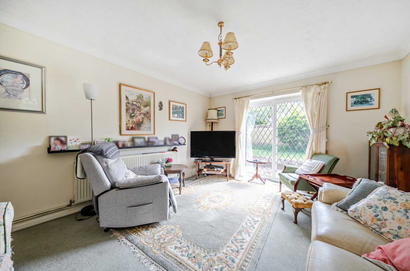 2 bedroom detached bungalow for sale