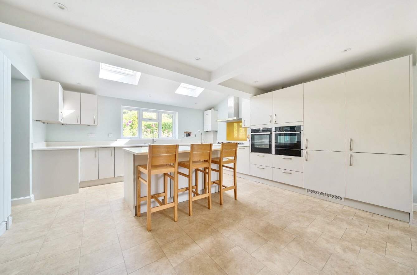 5 bedroom  detached house for sale