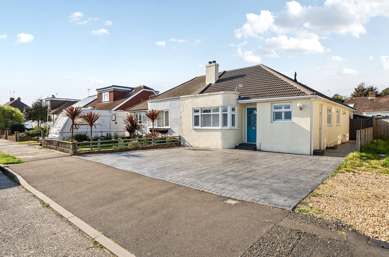 3 bedroom  semi-detached bungalow for sale