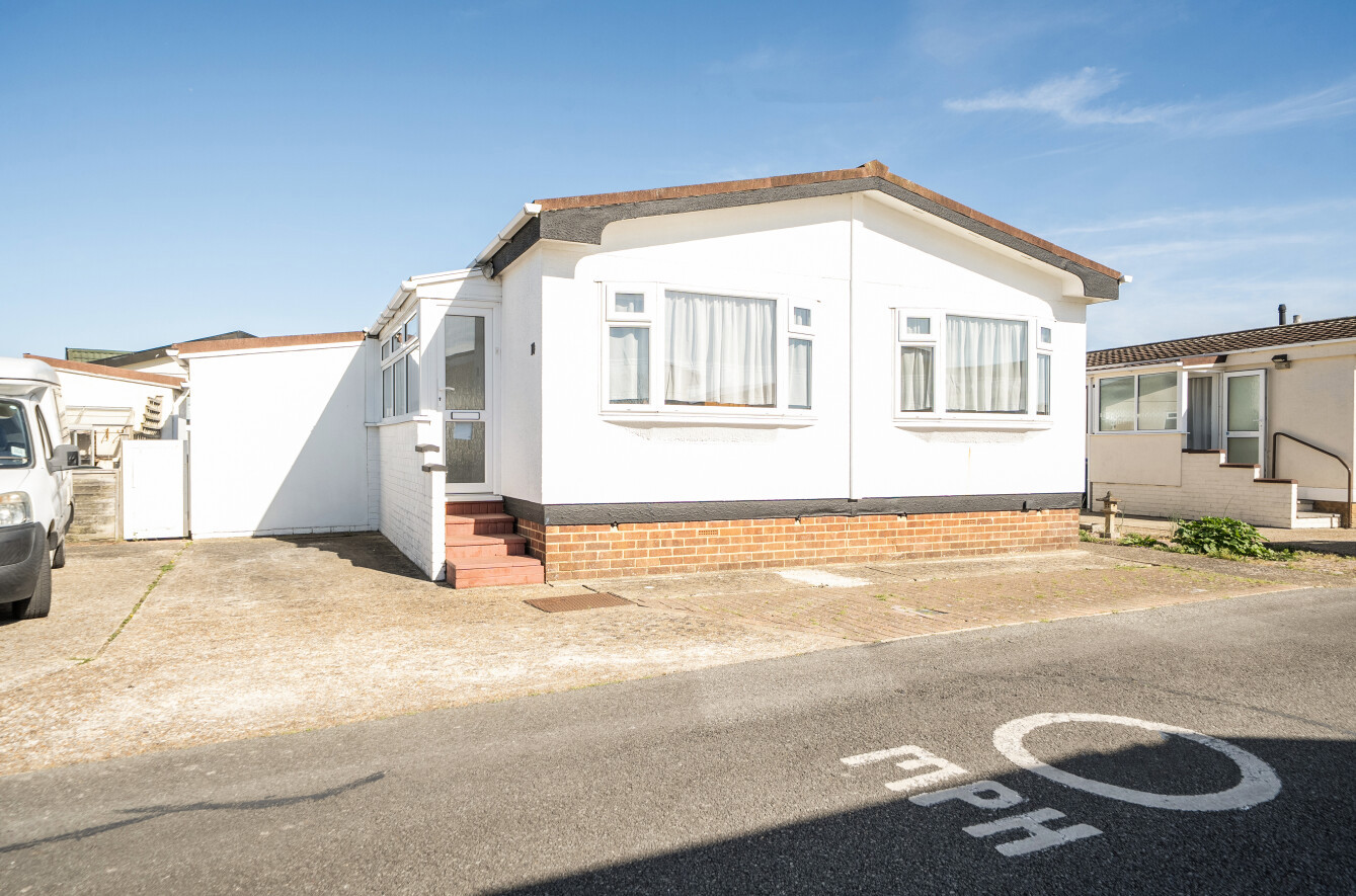 2 bedroom detached park home for sale