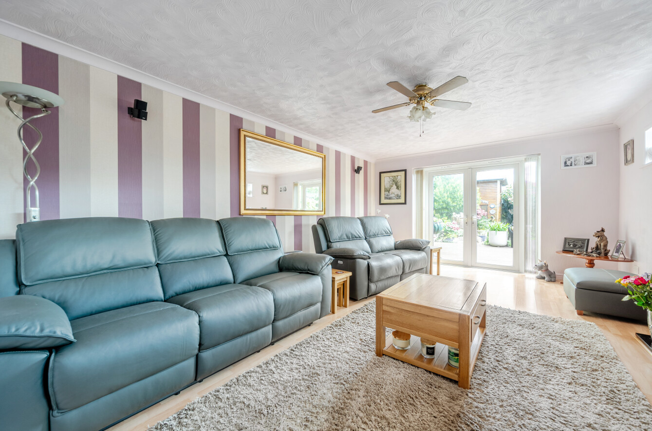 5 bedroom  detached house for sale