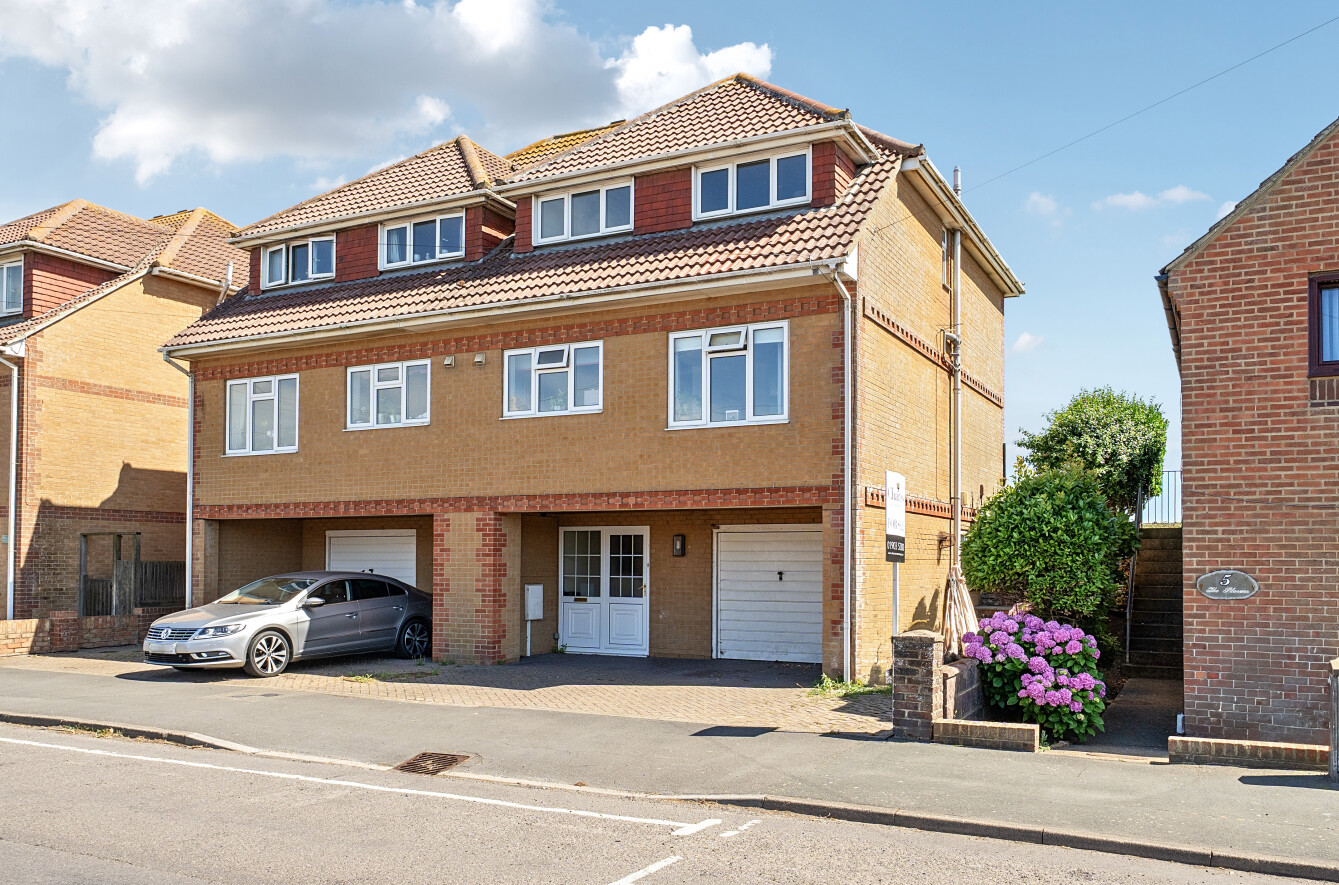 3 bedroom  semi-detached house for sale